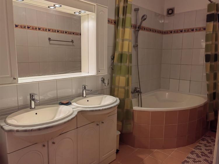Apartament cu 3 camere decomandat în Unirii