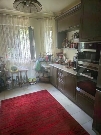 Casă individuală cu 6 camere cu Teren 1170 Mp în Exterior Sud