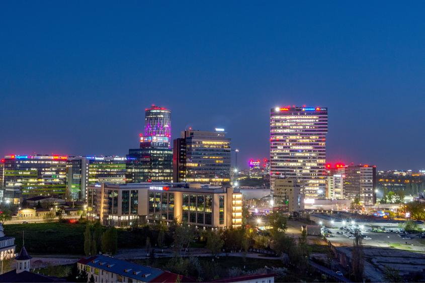 Penthouse cu 6 camere decomandat în Aviației
