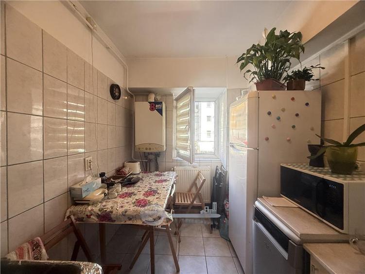 Apartament cu 2 camere decomandat, mobilat în Galata