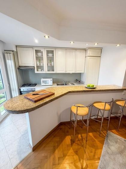 Apartament cu 3 camere decomandat, mobilat în Primăverii