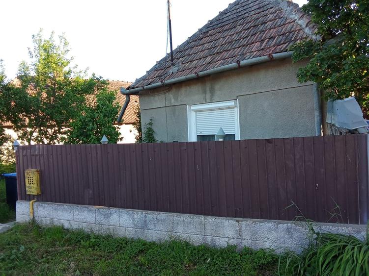 Casă cu 3 camere în Crăiești