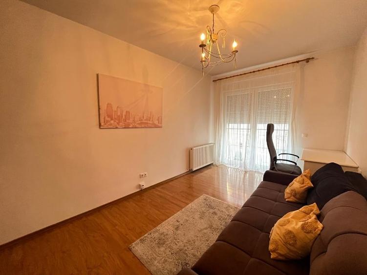 Apartament cu 3 camere decomandat în Calea Dumbrăvii