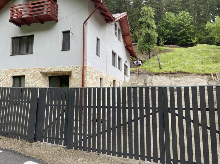 Casă cu 6 camere în Vadu Moților