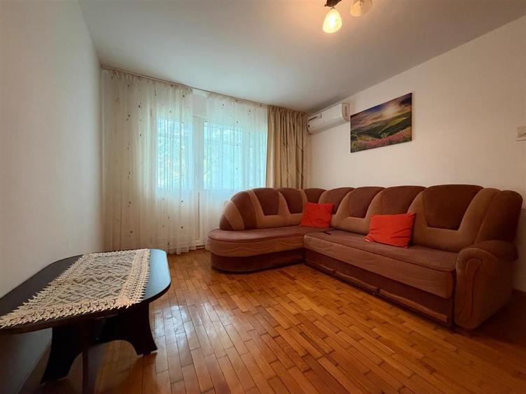 Apartament cu 2 camere semidecomandat în Podu Roș