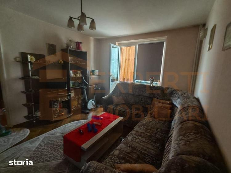 Apartament cu 3 camere decomandat în Far