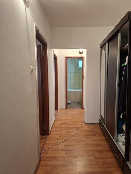 Apartament cu 3 camere decomandat în Dristor