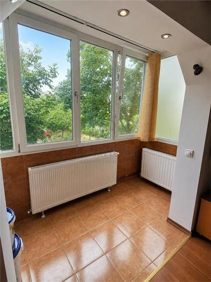 Apartament cu 3 camere decomandat în Girocului
