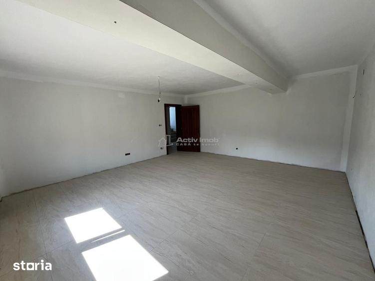 Casă cu 7 camere decomandat cu Teren 600 Mp în Central