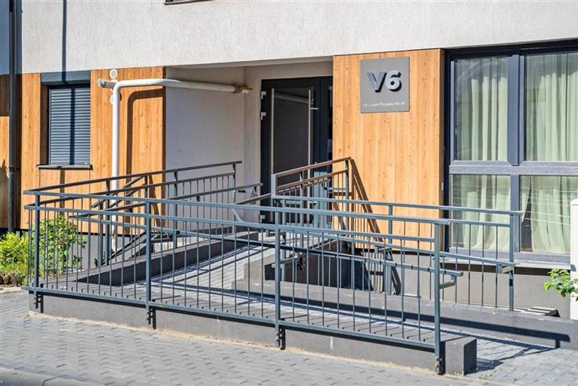 Apartament cu 2 camere nedecomandat în Tractorul