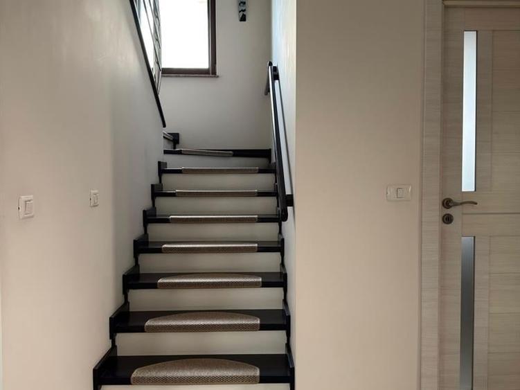 Casă individuală cu 4 camere cu Teren 465 Mp în Ipotești