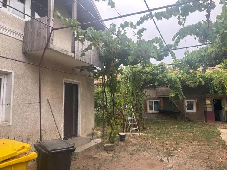 Casă cu 1 camere cu Teren 2023 Mp în Leu