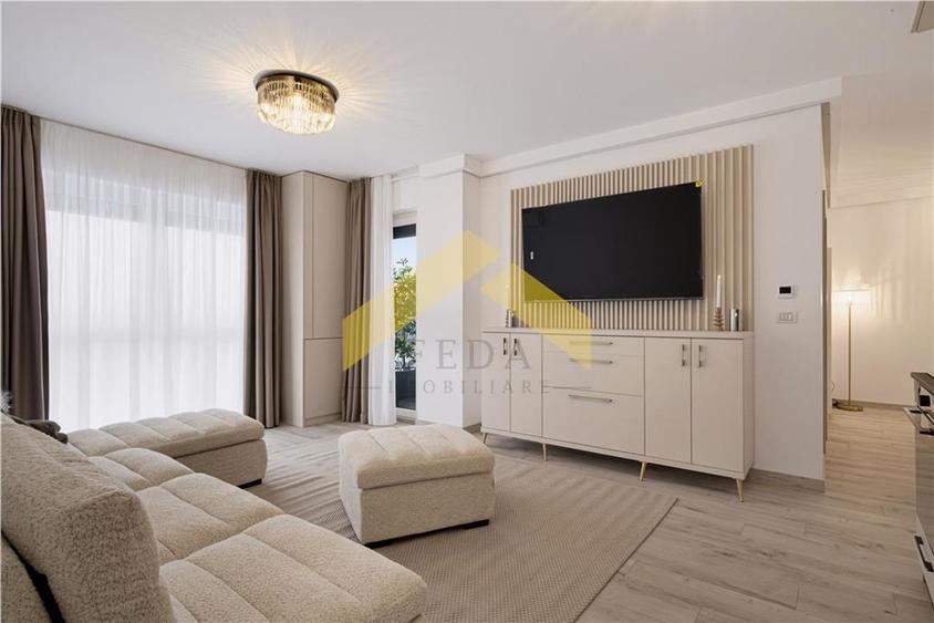 Apartament cu 3 camere semidecomandat, mobilat în UTA