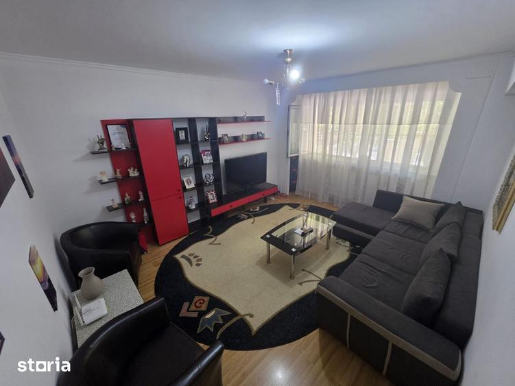 Apartament cu 3 camere decomandat în Prundu