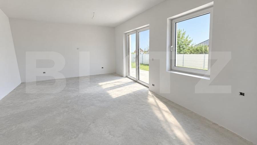 Duplex cu 5 camere cu Canalizare în Malu Mare