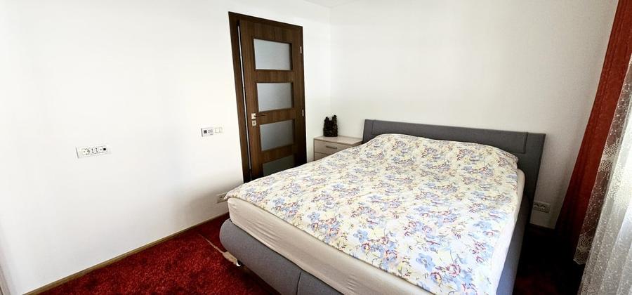 Apartament cu 3 camere decomandat, mobilat în Centrul Bancar