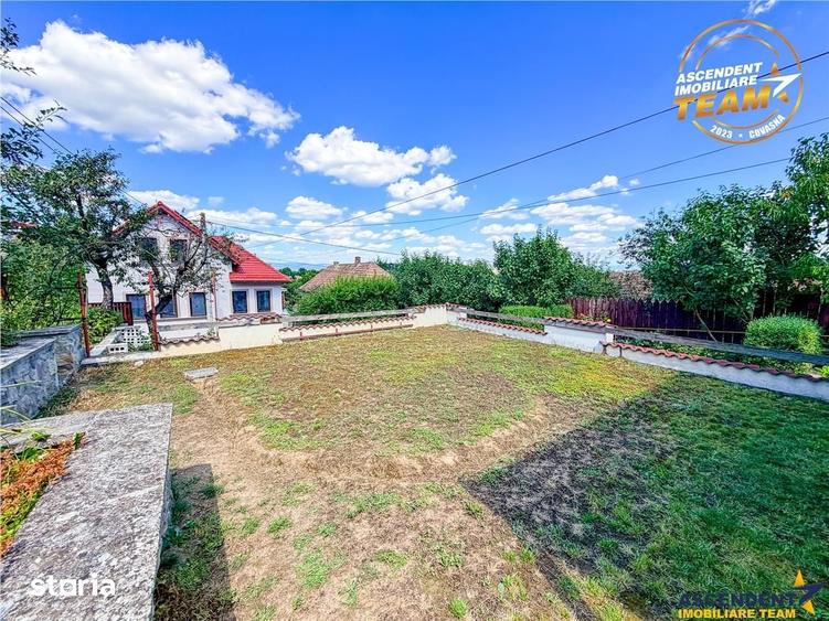 Resedinta si pentru doua familii, 217 mp utili, 6 dormitoare, curte, f - 13