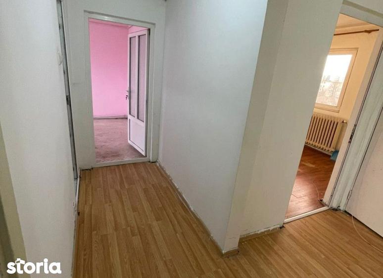 Apartament cu 3 camere în Podu Roș