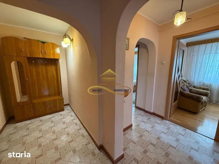 Apartament cu 3 camere decomandat, mobilat în Republicii