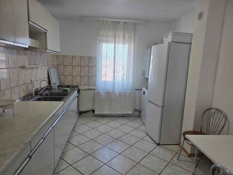 Apartament cu 3 camere decomandat în Dorobanți