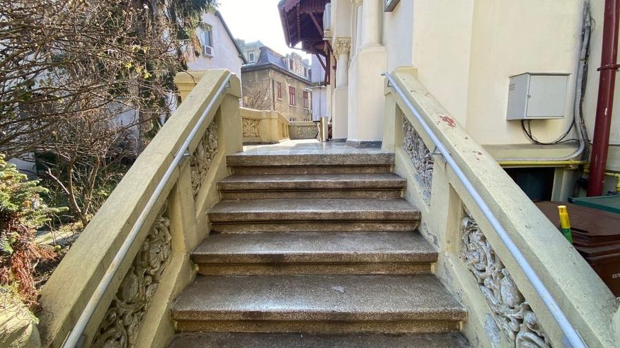 Casă individuală cu 10 camere cu Canalizare în Cișmigiu
