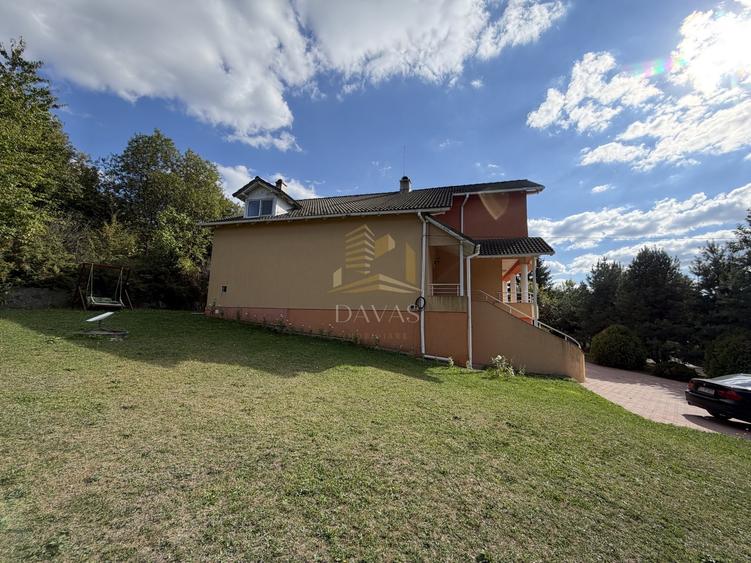 Casă individuală cu 5 camere cu Garaj în Făget