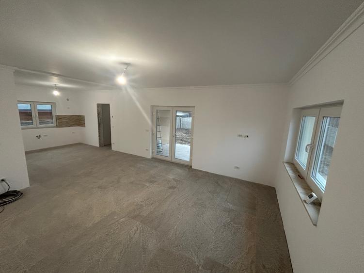 Casă individuală cu 4 camere cu Teren 523 Mp în Moșnița Veche