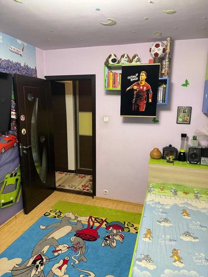 Apartament cu 3 camere decomandat în Cheriu