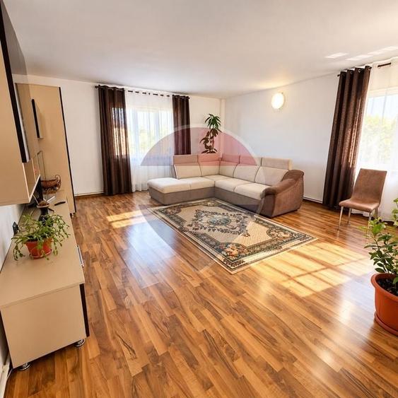 Duplex cu 8 camere cu Teren 630 Mp în Central