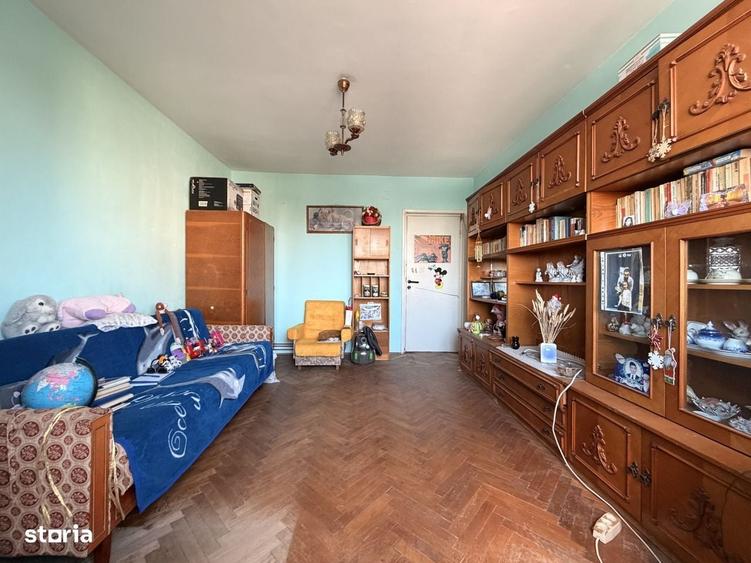 Apartament cu 2 camere decomandat în P-ța Victoriei