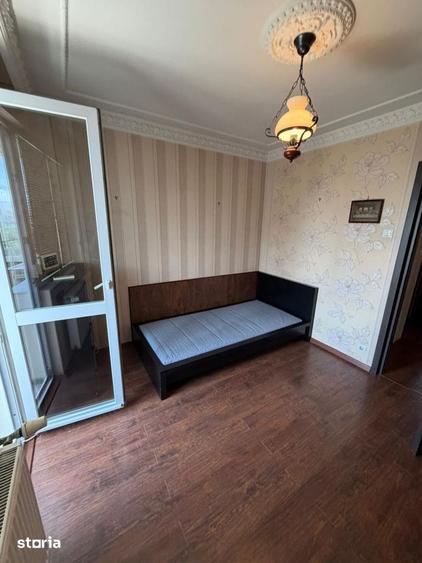 Apartament cu 3 camere semidecomandat în Titan