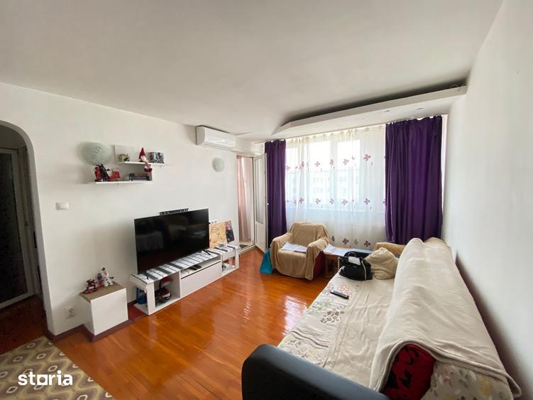 Apartament cu 3 camere semidecomandat, mobilat în Dristor