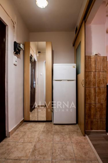 Apartament cu 2 camere semidecomandat, mobilat în Horea