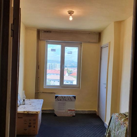 Apartament cu 3 camere decomandat în Nufărul