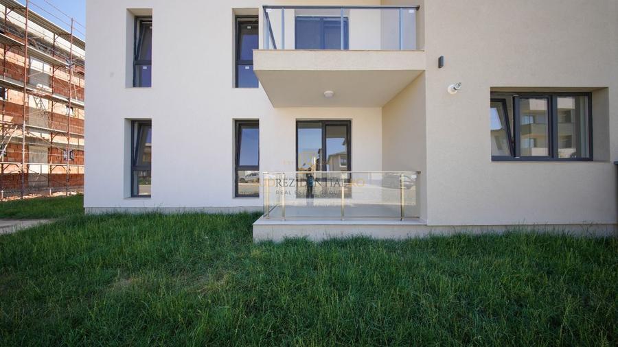 Apartament cu 3 camere semidecomandat în Est