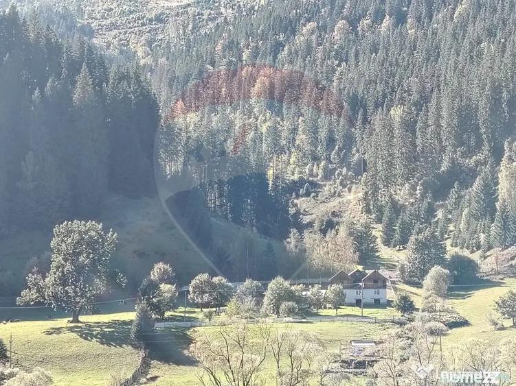 Casă cu 2 camere cu Teren 11541 Mp în Periferie