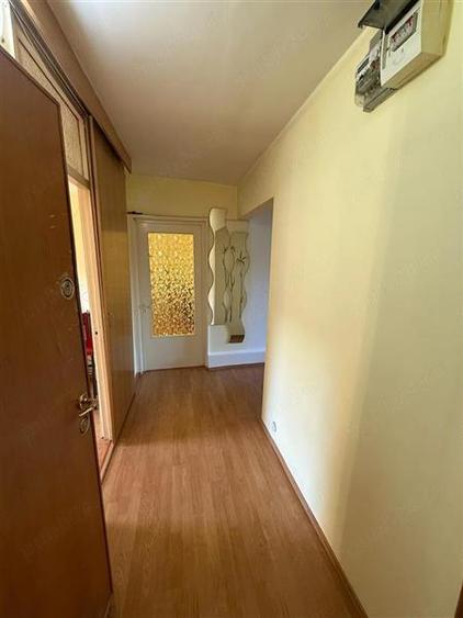 Apartament cu 3 camere semidecomandat în Grigorescu