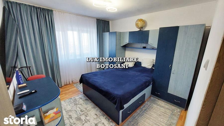 Apartament cu 4 camere decomandat în Central