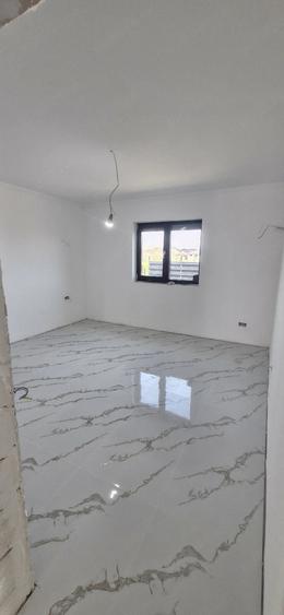 Casă cu 3 camere cu Teren 385 Mp în Central