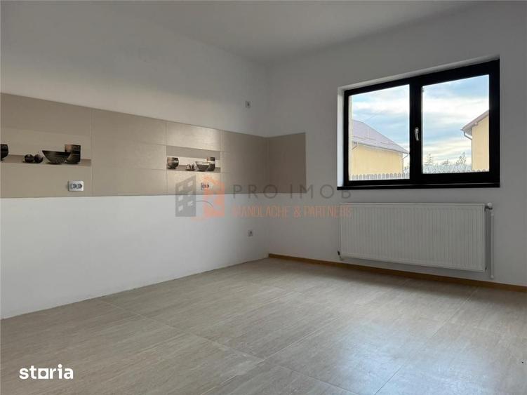 Casă cu 5 camere cu Teren 500 Mp în Stâlpu