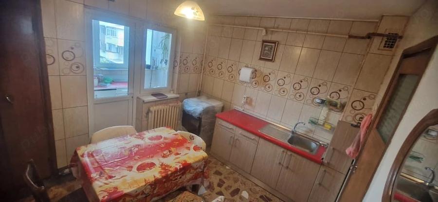 Apartament cu 3 camere decomandat în Est