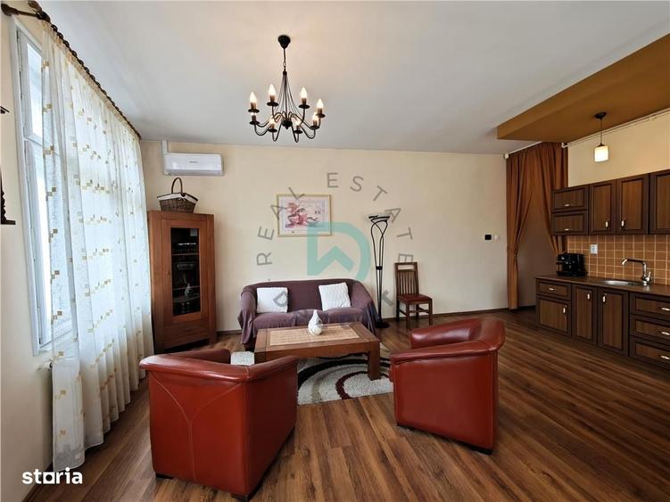 Apartament cu 2 camere decomandat în Centrul Istoric