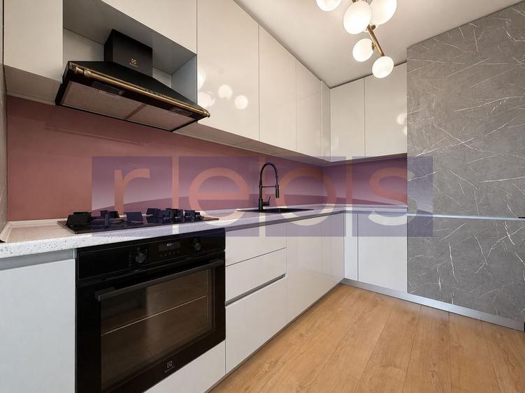 Apartament cu 3 camere decomandat în Străulești