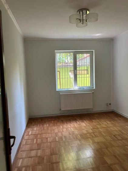 Casă cu 4 camere cu Teren 250 Mp în Vatra Luminoasă