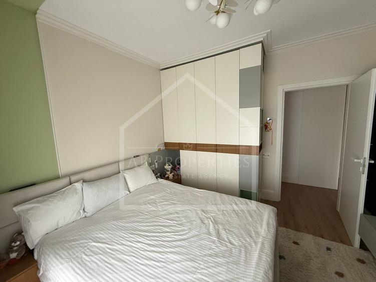 Apartament cu 3 camere semidecomandat, mobilat în Sisești