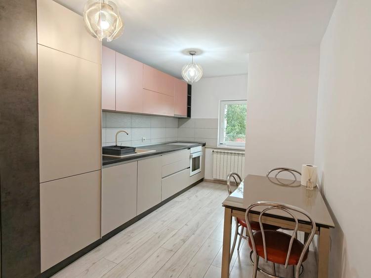 Apartament cu 3 camere decomandat în Zorilor