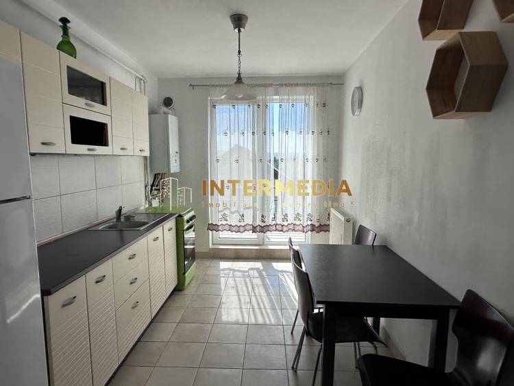 Apartament cu 3 camere decomandat, mobilat în Cetate