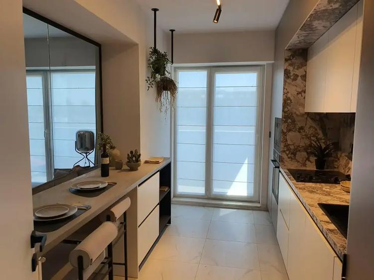 Apartament cu 3 camere decomandat în Titan