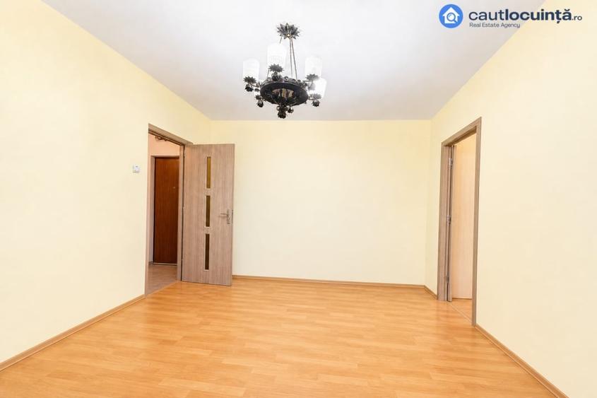 Apartament cu 3 camere semidecomandat în Drumul Taberei