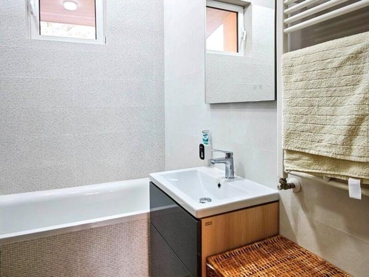 Apartament cu 3 camere, mobilat în Primăverii